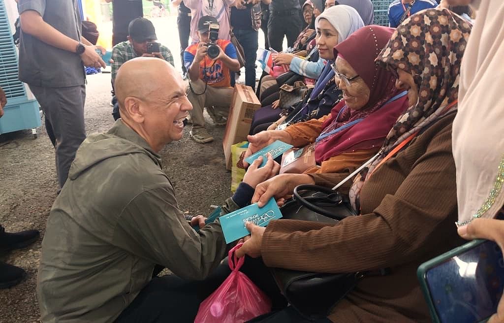 Syarikat pengangkutan darat awam, barangan kemukakan permohonan SKPS 15 Sept Ini - Armizan