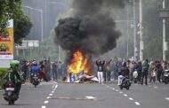 Polis Indonesia tahan hampir 600 individu terlibat protes ganas di Jawa Timur