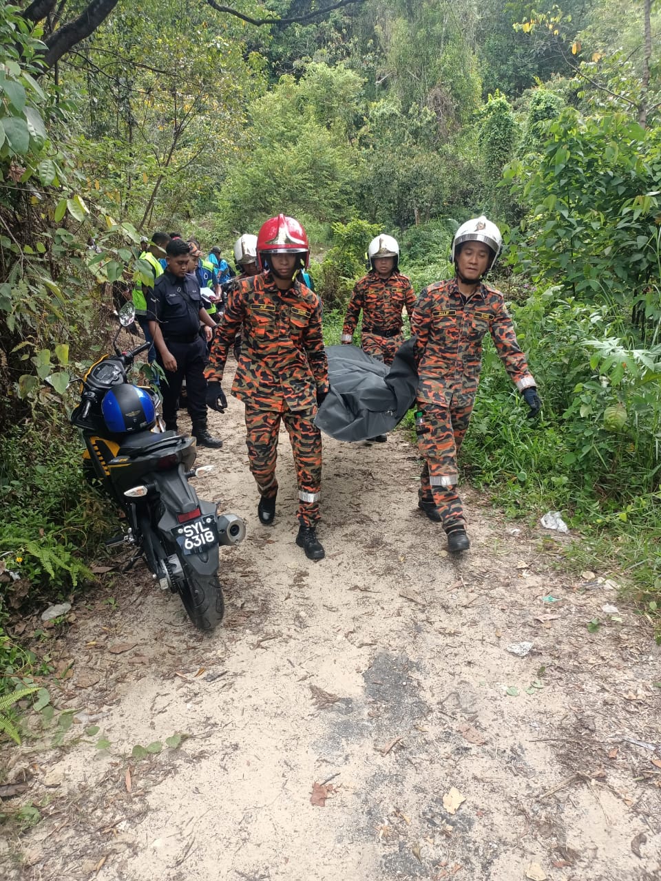 Remaja lelaki maut terjatuh air terjun