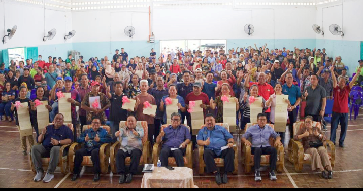 462 penduduk Sook terima geran tanah