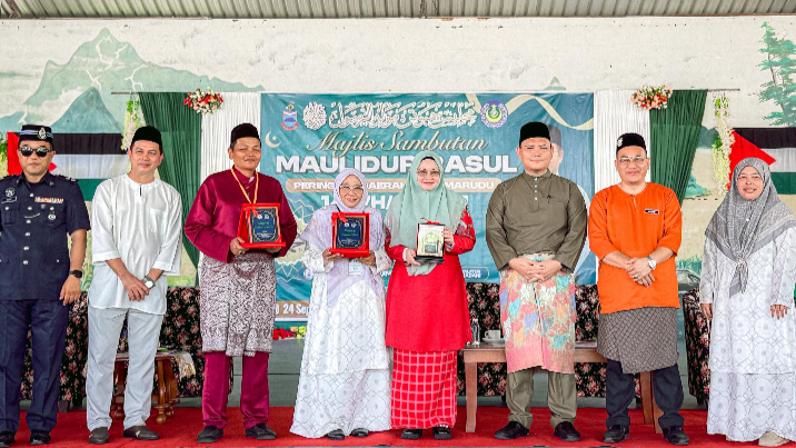 雷多娜吁年輕人迎戰思維挑戰 維護獨立不容鬆懈