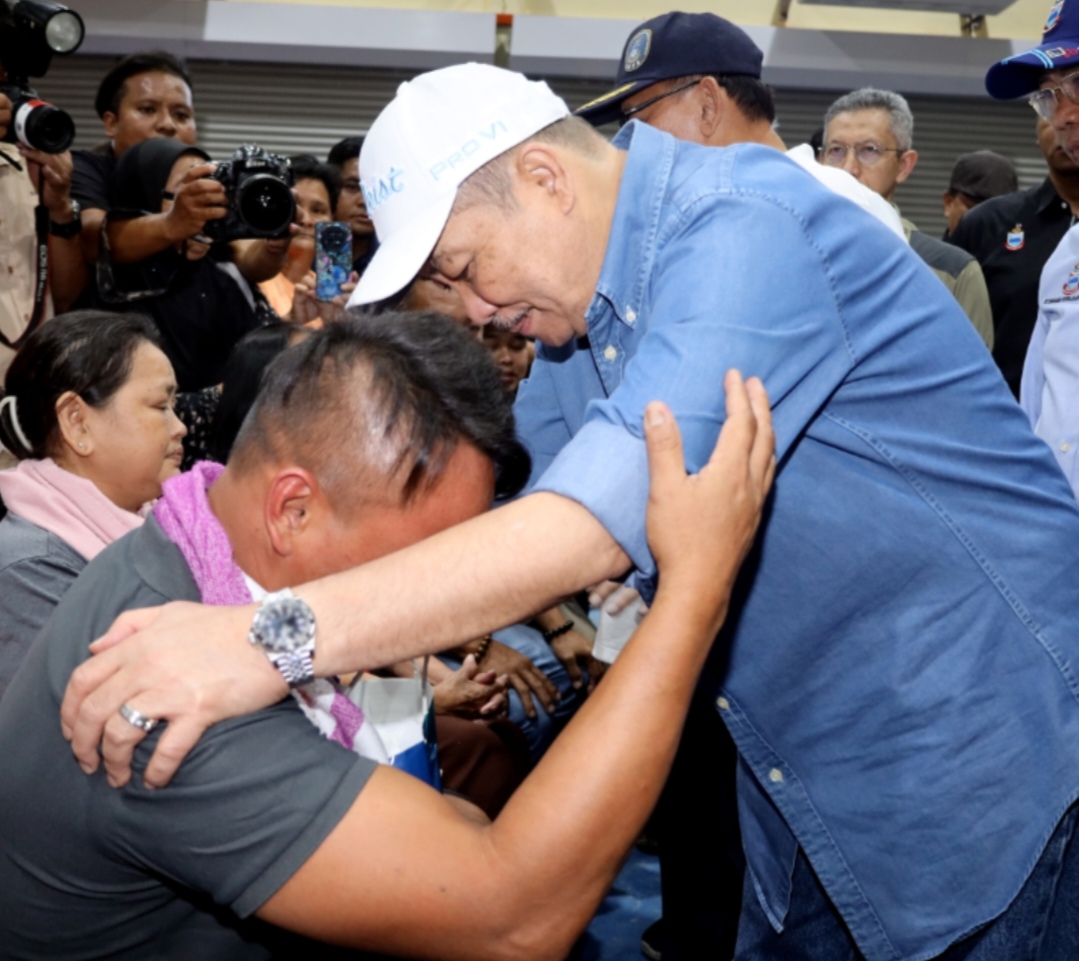 Ketua Menteri lawat mangsa tanah runtuh dan banjir