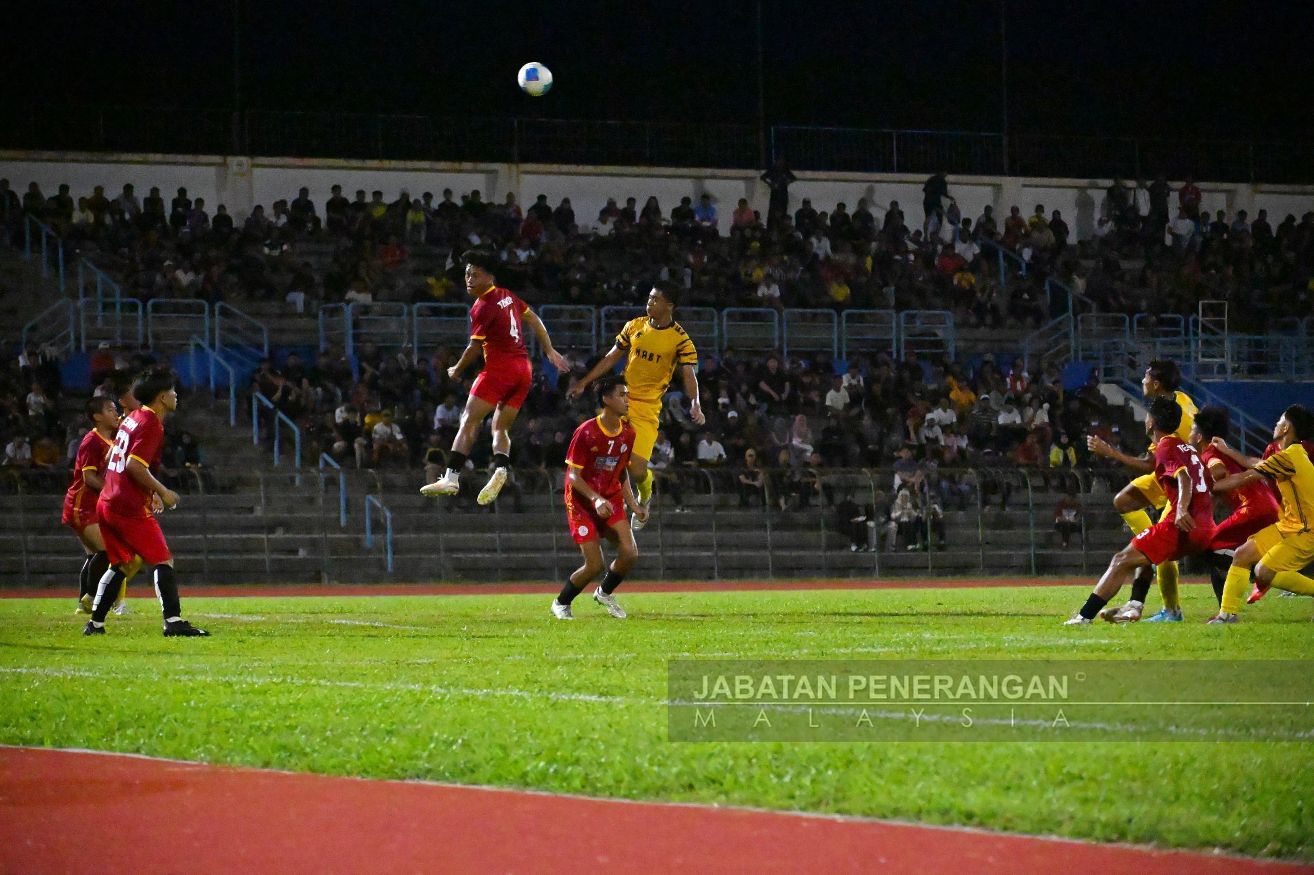 SAGA XI: Tenom gondol ibu segala pingat