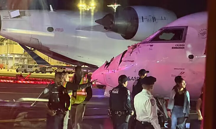 Pesawat berlanggar di landasan lapangan terbang New York