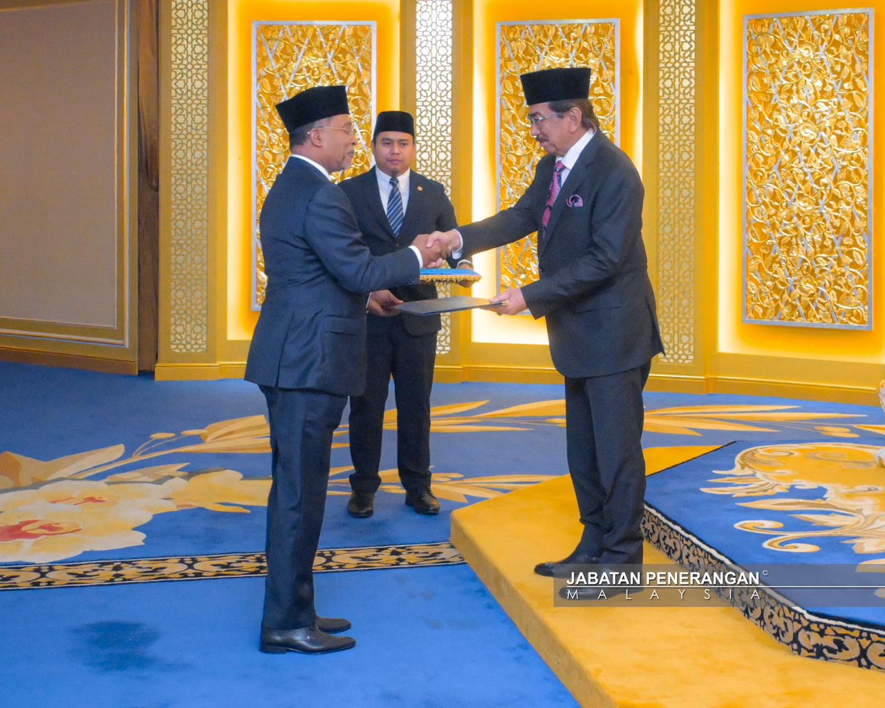 敦慕沙受委為沙大校長