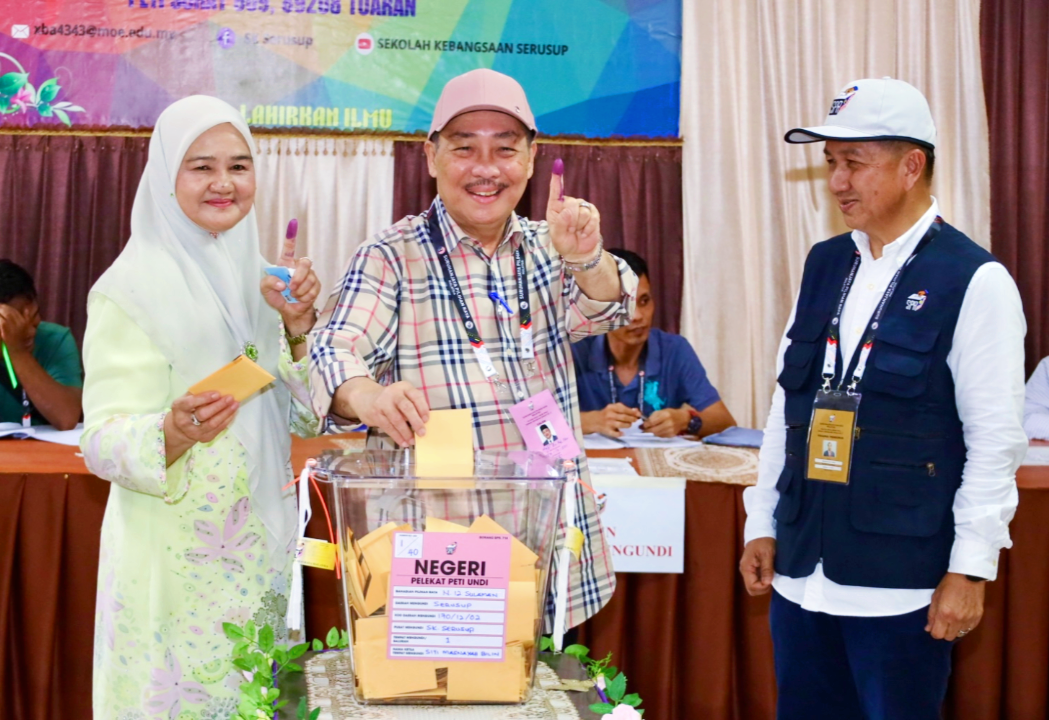 Hajiji dan Juliah mengundi di SK Serusup