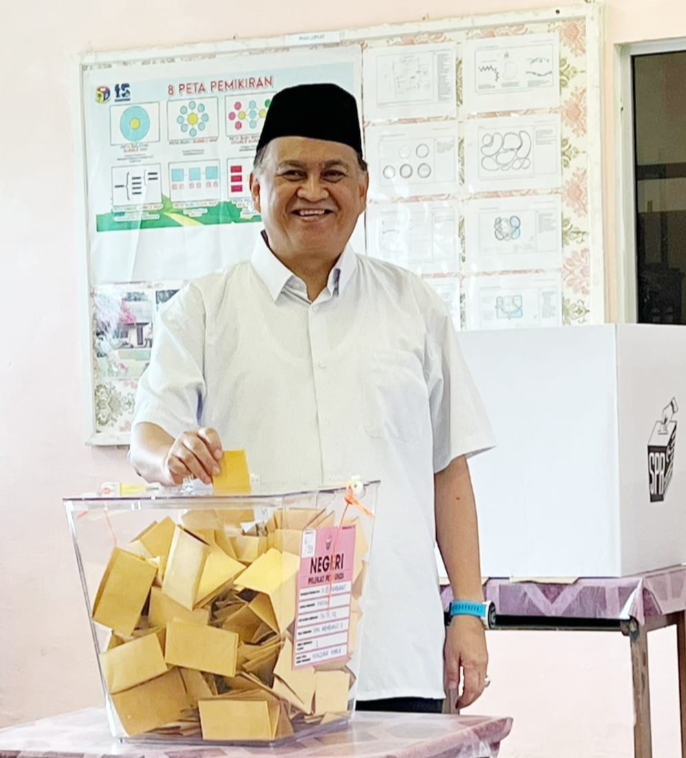 Dr. Mohd Arifin, Joniston, Ellron, Japlin, Razali tenang tunai tanggungjawab mengundi