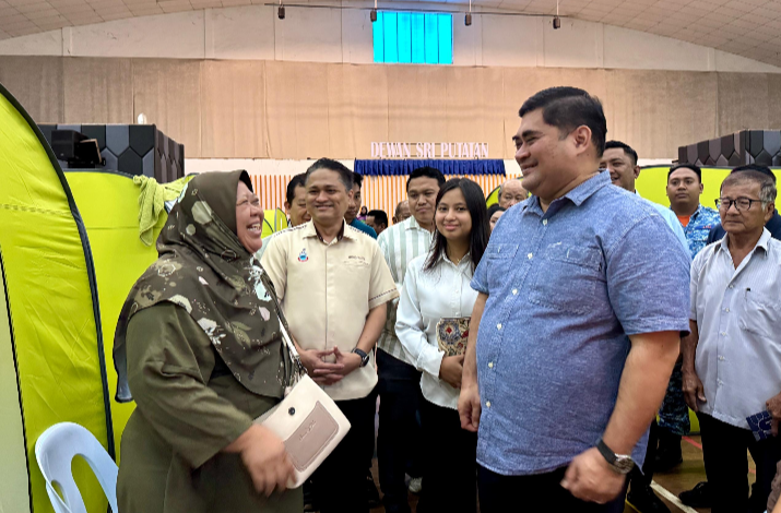 Shahelmey santuni mangsa kebakaran