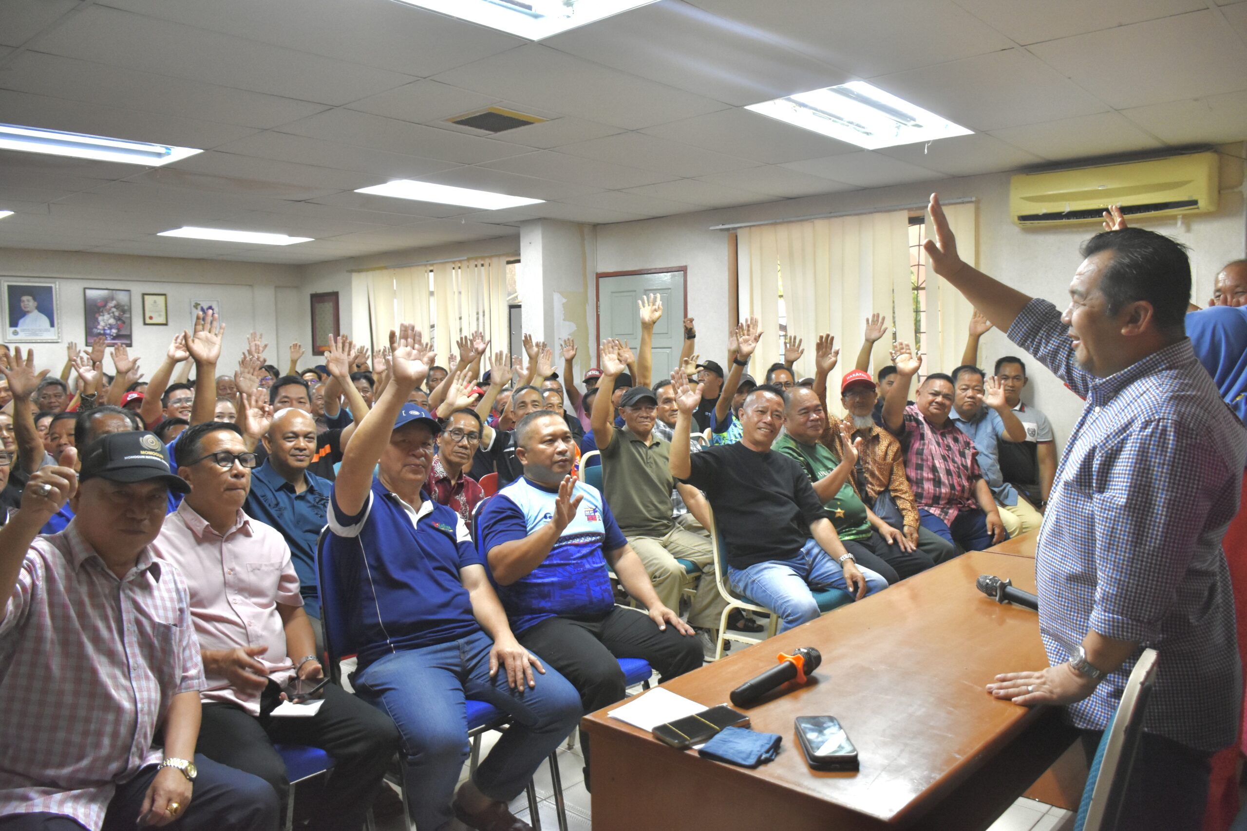 Jamawi beri sumbangan Krismas kepada gereja-gereja DUN Melalap