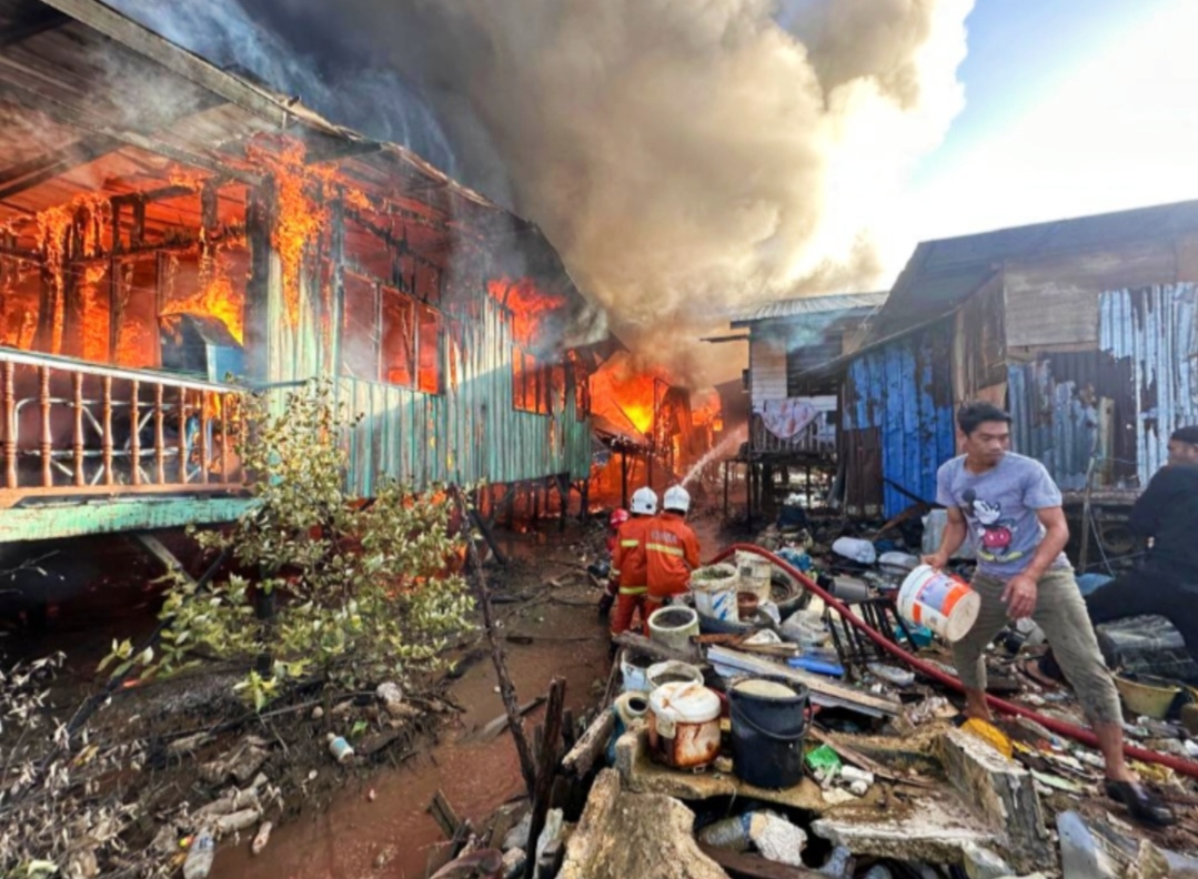 17 rumah atas air musnah dalam kebakaran di Putatan