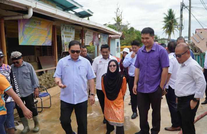Banjir: James lawat, umum bantuan kepada SK Rampayan Menggatal