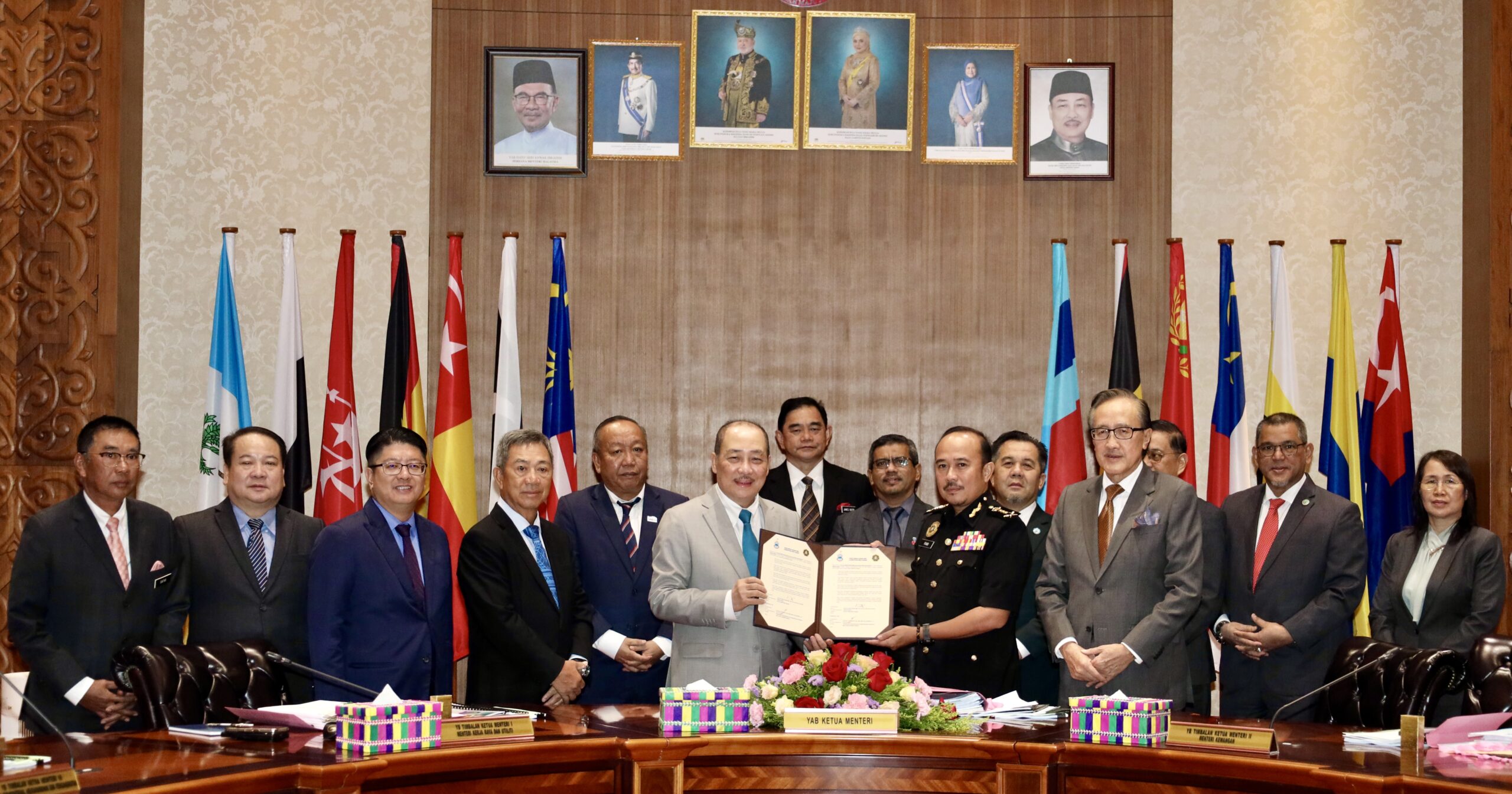 CM leads State Cabinet in corruption-free pledge ceremony