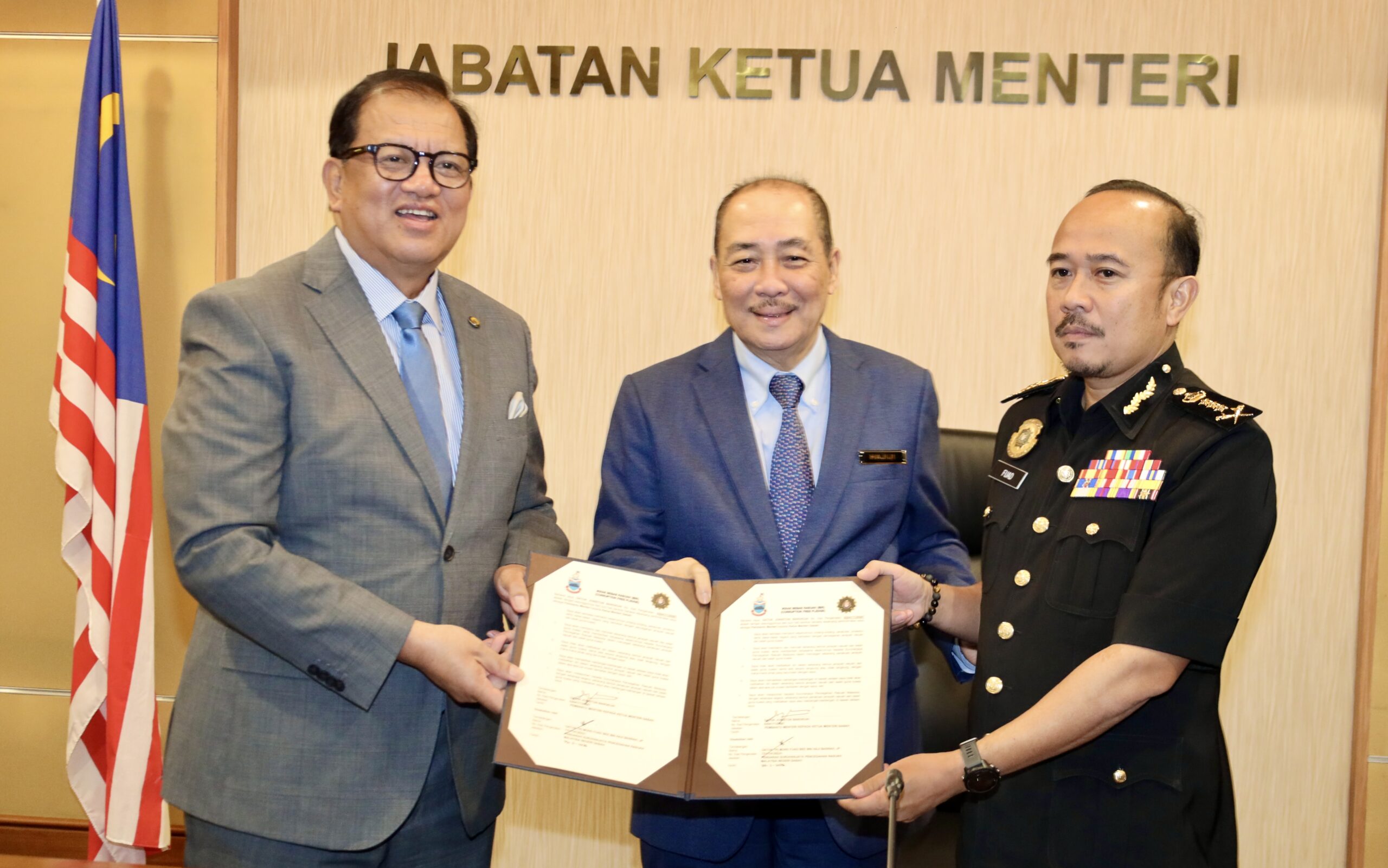 Assistant Ministers, Political Secretaries take Corruption-Free Pledge