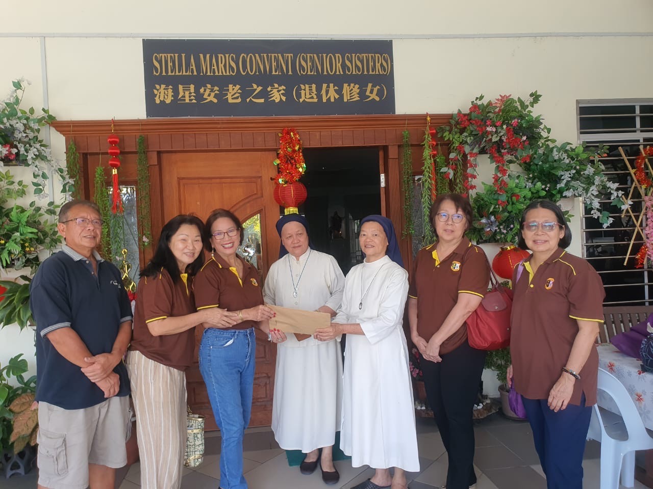 SFCS Class of ’75 raises RM5,359 for flood-hit nun in Paitan