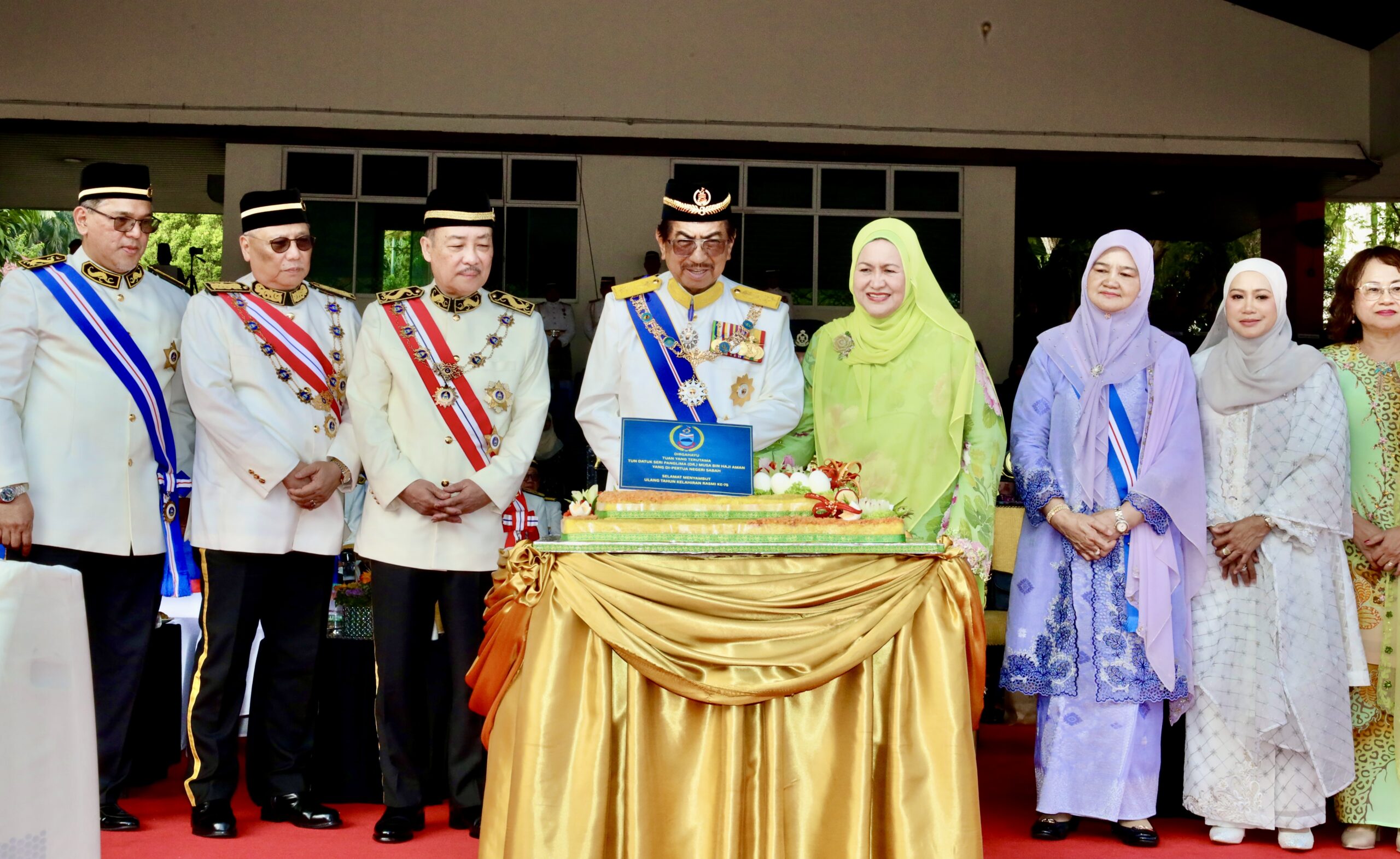Istiadat Perbarisan sempena Sambutan Ulang Tahun Kelahiran Rasmi Ke-75 TYT Sabah