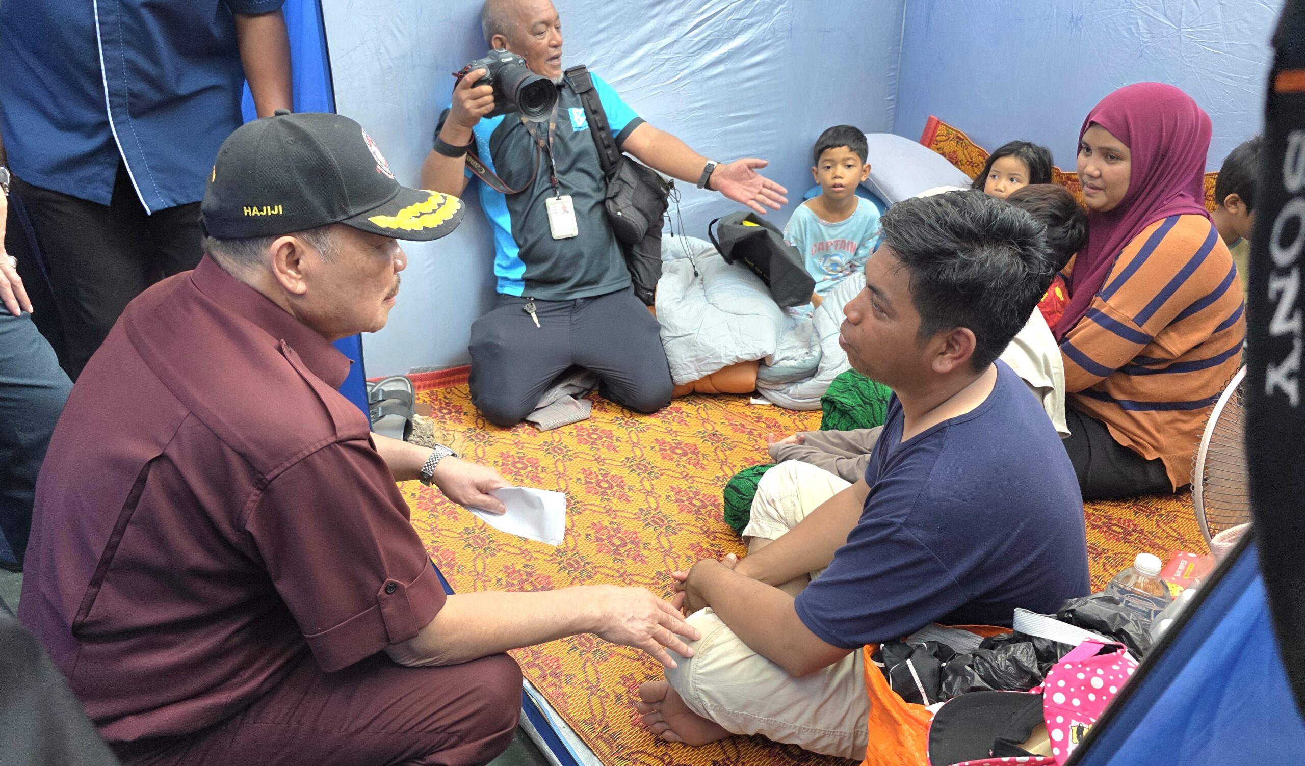 KM turun padang, serah bantuan khas kepada mangsa kebakaran Kg Bahagia