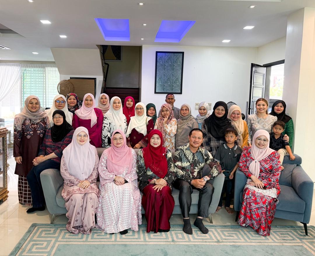 Kunjung-mengunjungi eratkan silaturahim