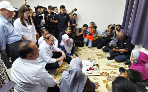 KM iringi PM santuni mangsa kebakaran Kg. Bahagia