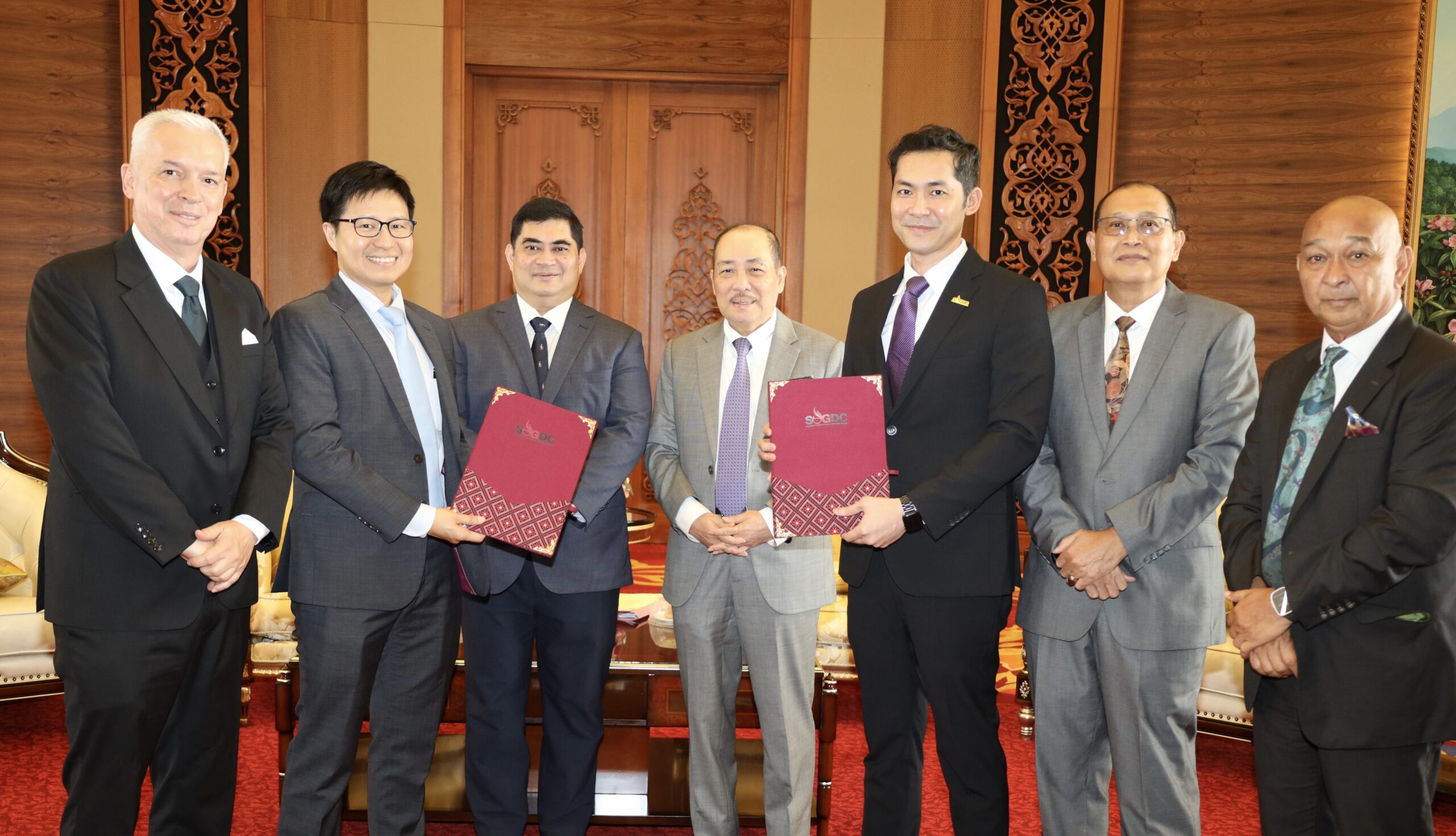 CM witnesses MoU exchange between SOGDC and EA Gibson