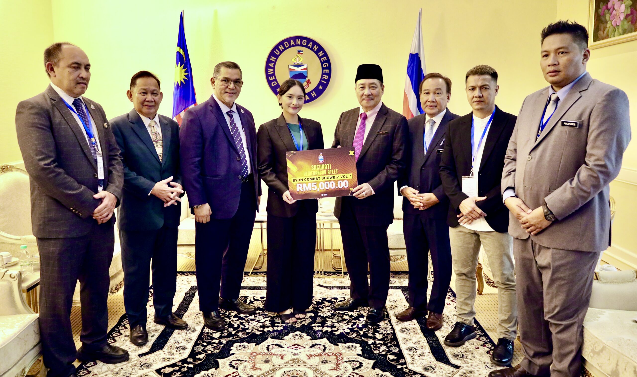 KM sampaikan insentif RM5,000 kepada jaguh Muaythai Sabah