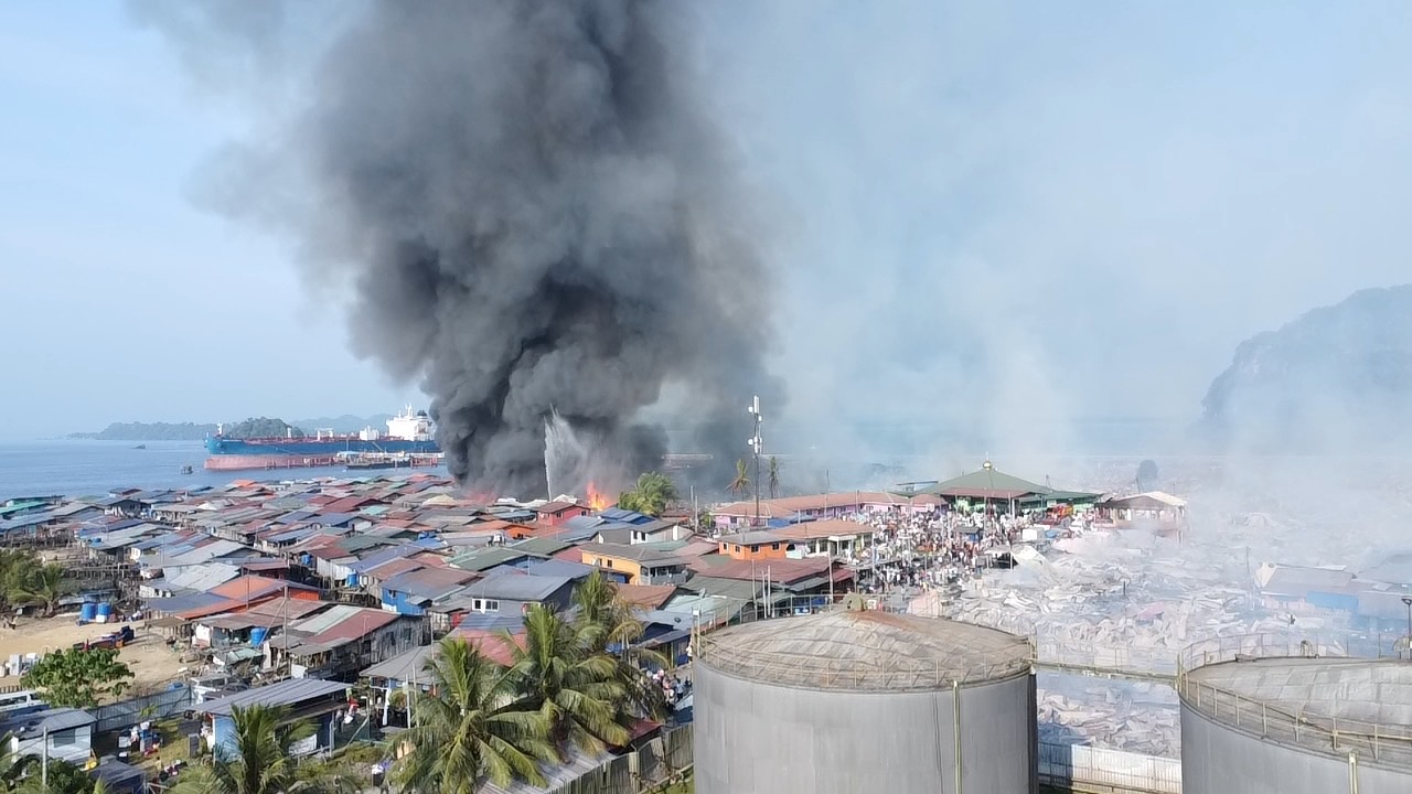 Kebakaran musnahkan 1,000 rumah atas air di Sandakan