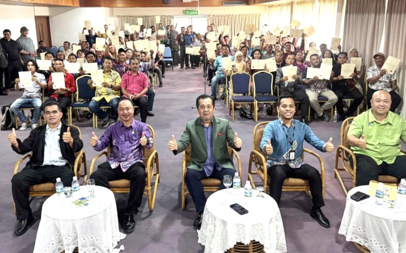 82 Pengerusi JKKK Melalap terima watikah pelantikan