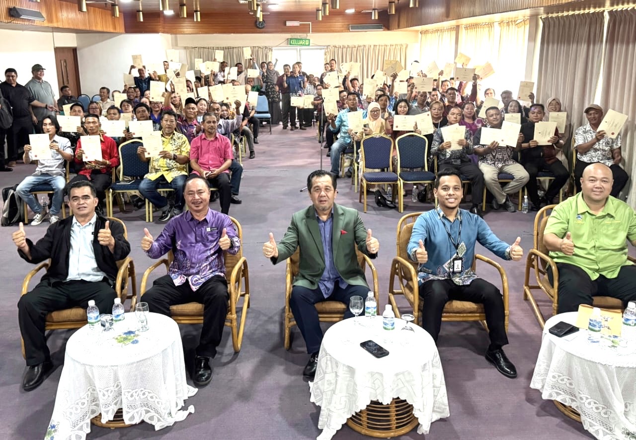 82 Pengerusi JKKK Melalap terima watikah pelantikan