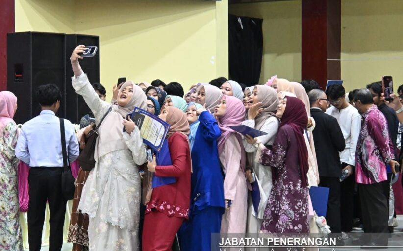 477 pelajar terima Anugerah Cemerlang MADANI 2025