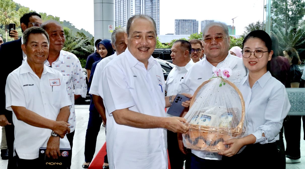KM terima hadiah istimewa beras premium Sabah sempena ulang tahun kelahiran