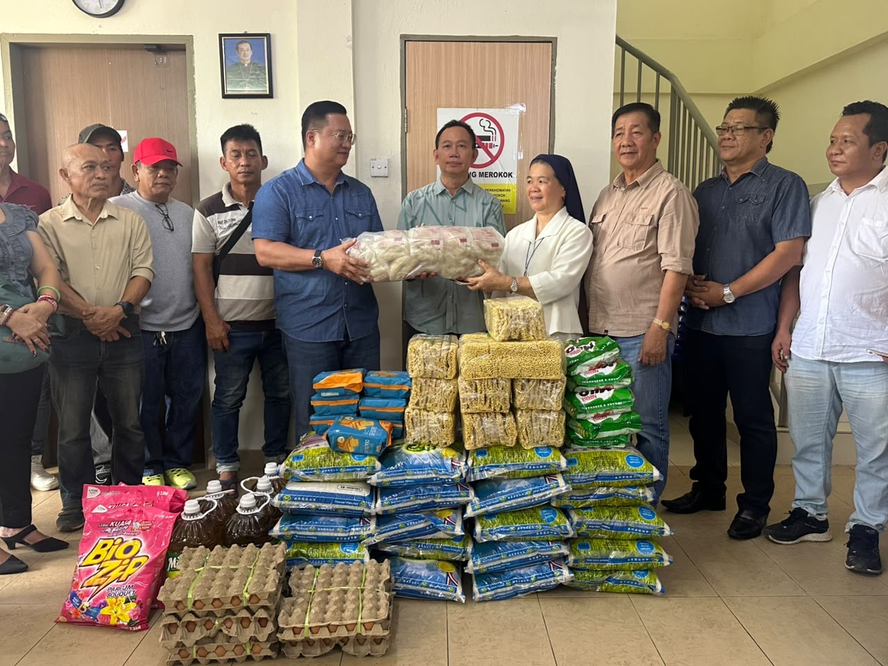 Jahid santuni pelajar asrama Kampung Bantayan