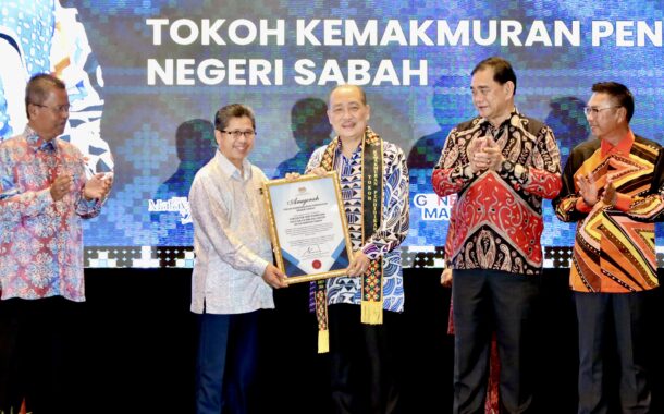 Hajiji honoured as Sabah Education Prosperity Icon