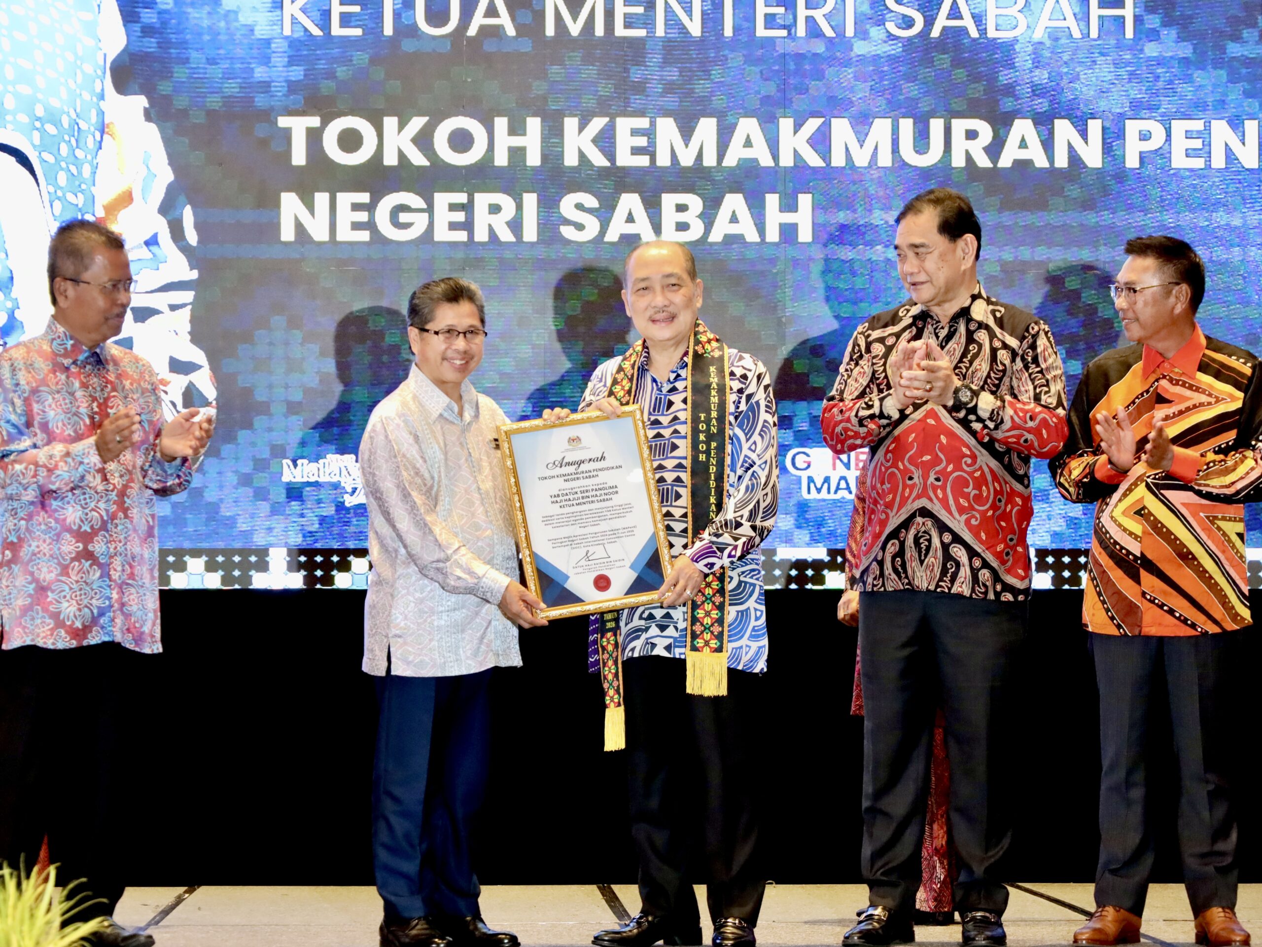 Hajiji honoured as Sabah Education Prosperity Icon
