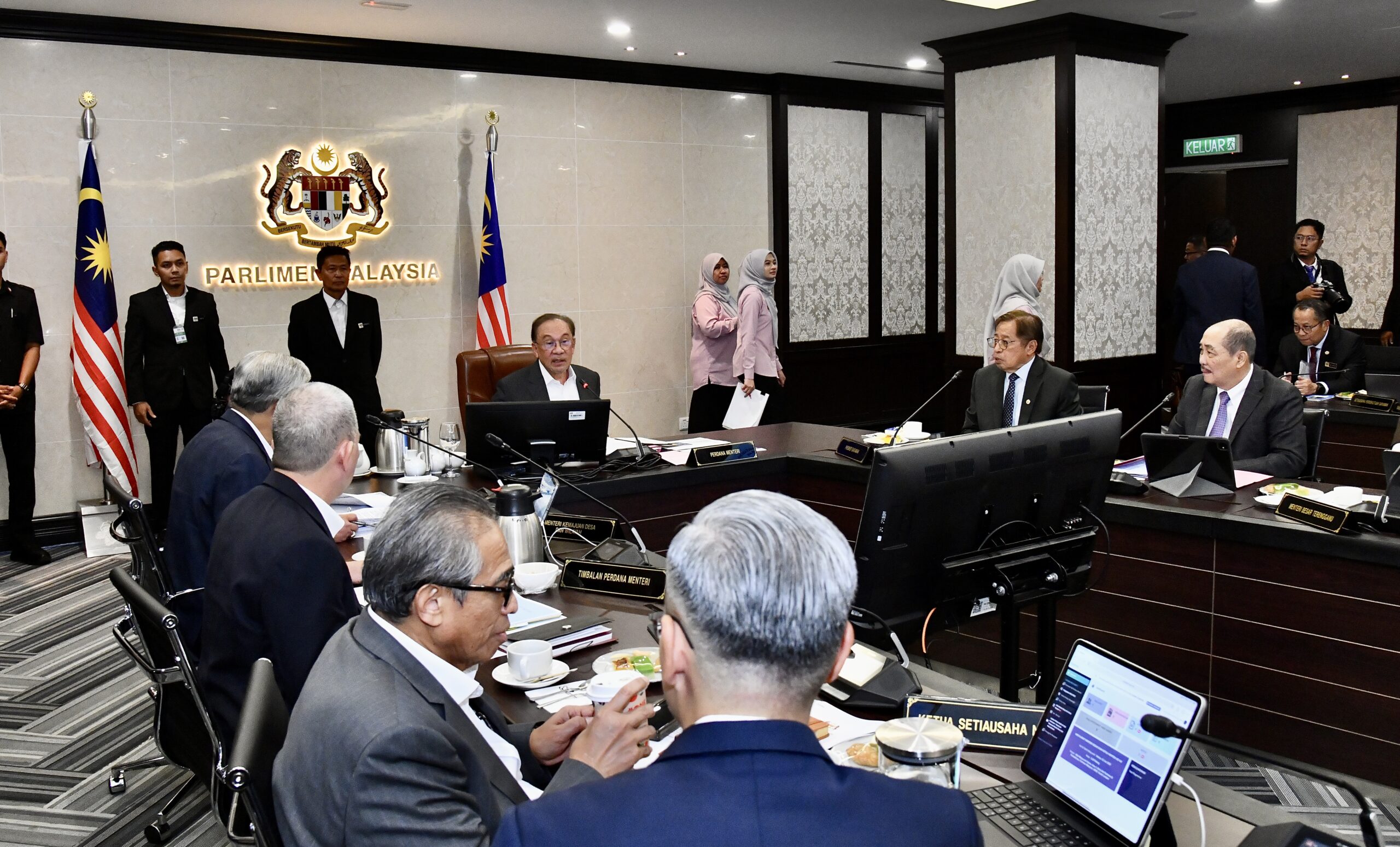 Hajiji hadiri Mesyuarat Menteri Besar dan Ketua Menteri