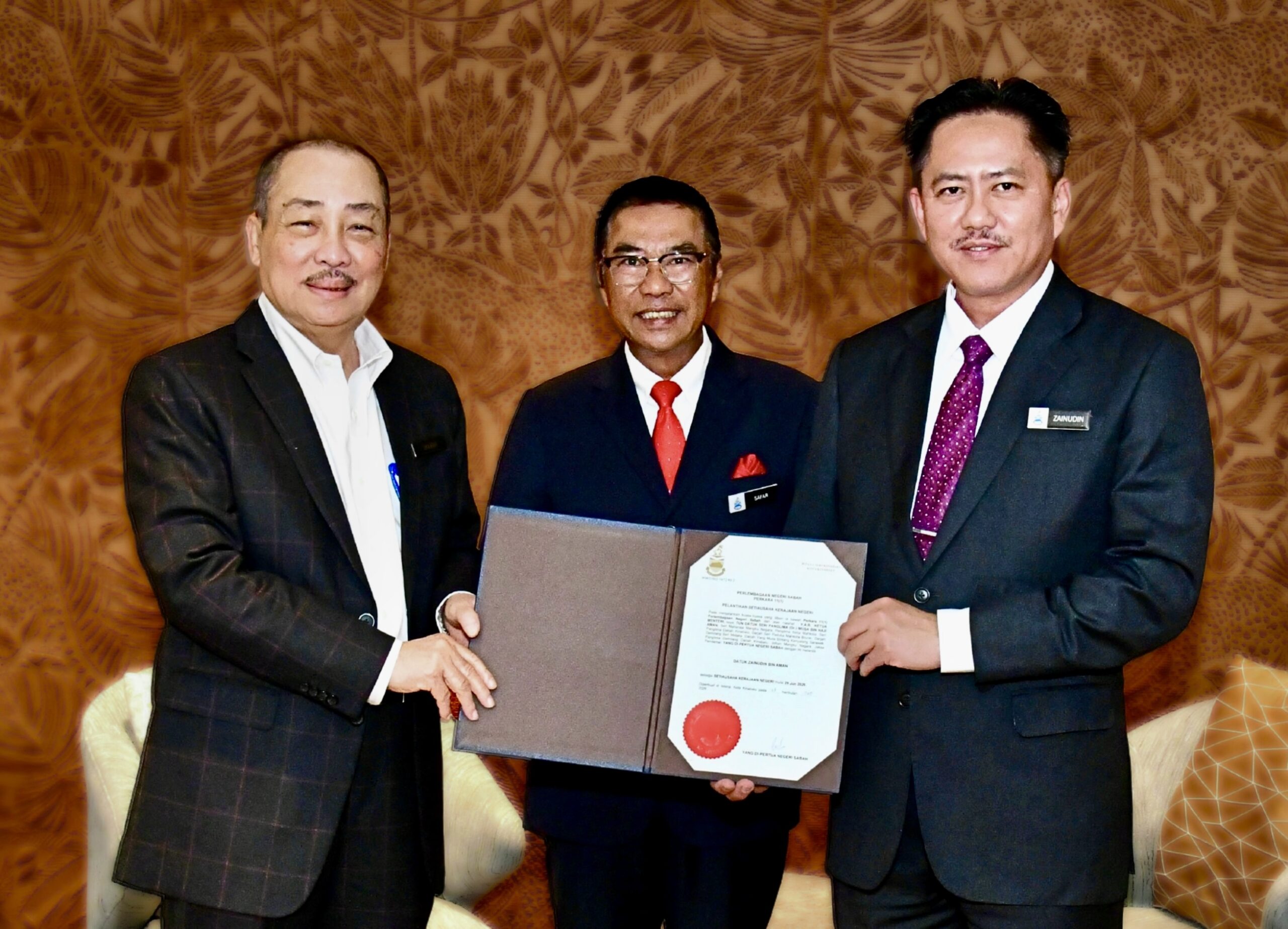 CM presents appointment letter to Zainudin