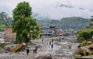 Guru besar selamatkan 900 pelajar daripada banjir di Nepal