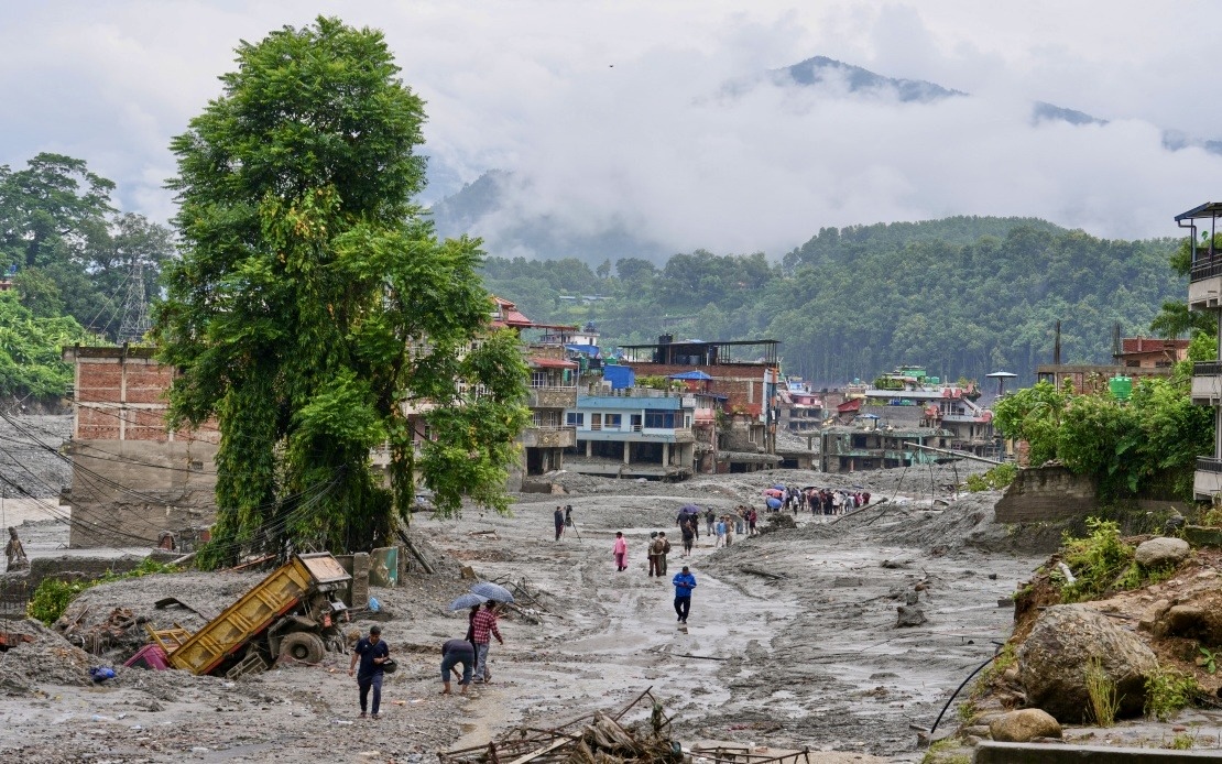 Guru besar selamatkan 900 pelajar daripada banjir di Nepal