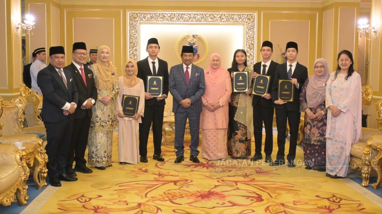 Lima pelajar cemerlang terima Biasiswa Anugerah Cemerlang TYT