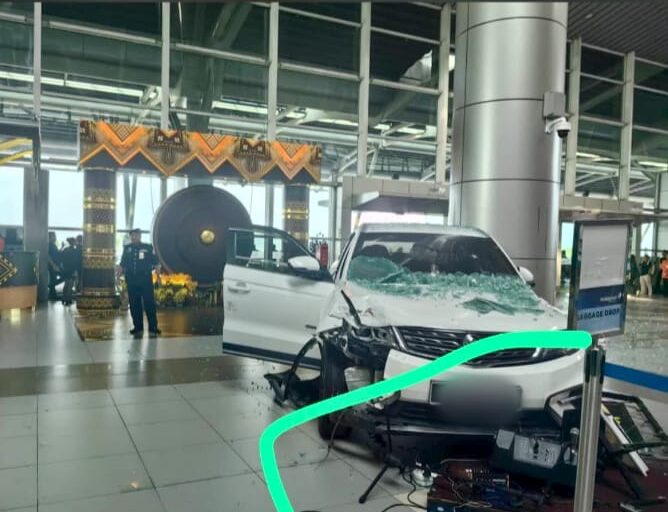 Panik, tersalah tekan minyak punca SUV rempuh KKIA