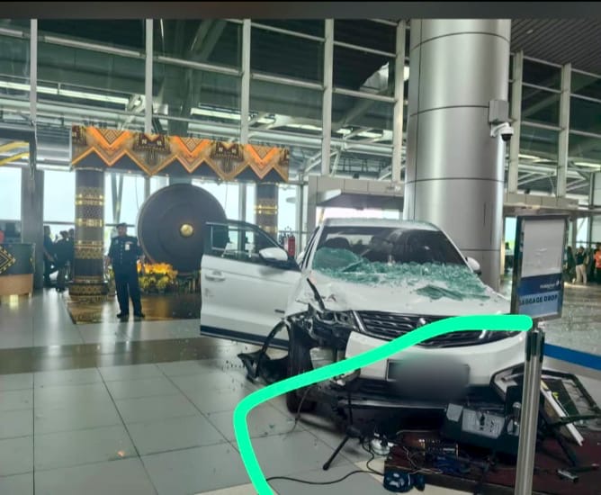 Panik, tersalah tekan minyak punca SUV rempuh KKIA
