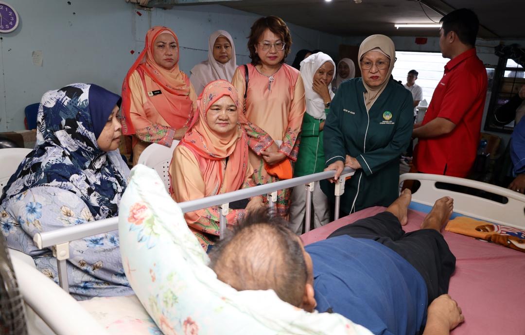 MUTIARA GRS sumbang pesakit COTI, wanita Masjid Bandaraya
