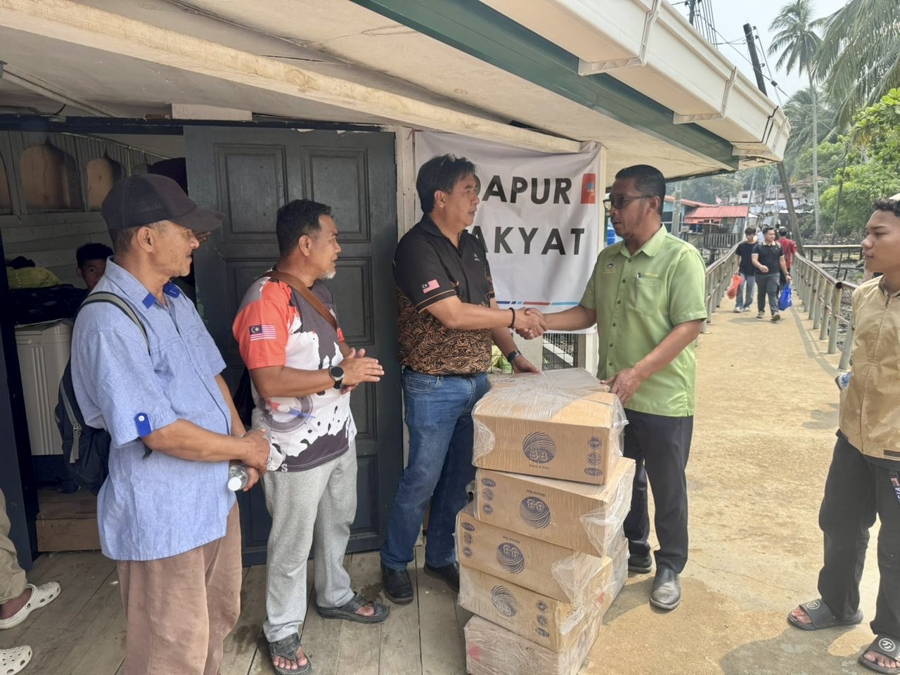 SAFMA sumbang ikan kepada mangsa kebakaran Numbak