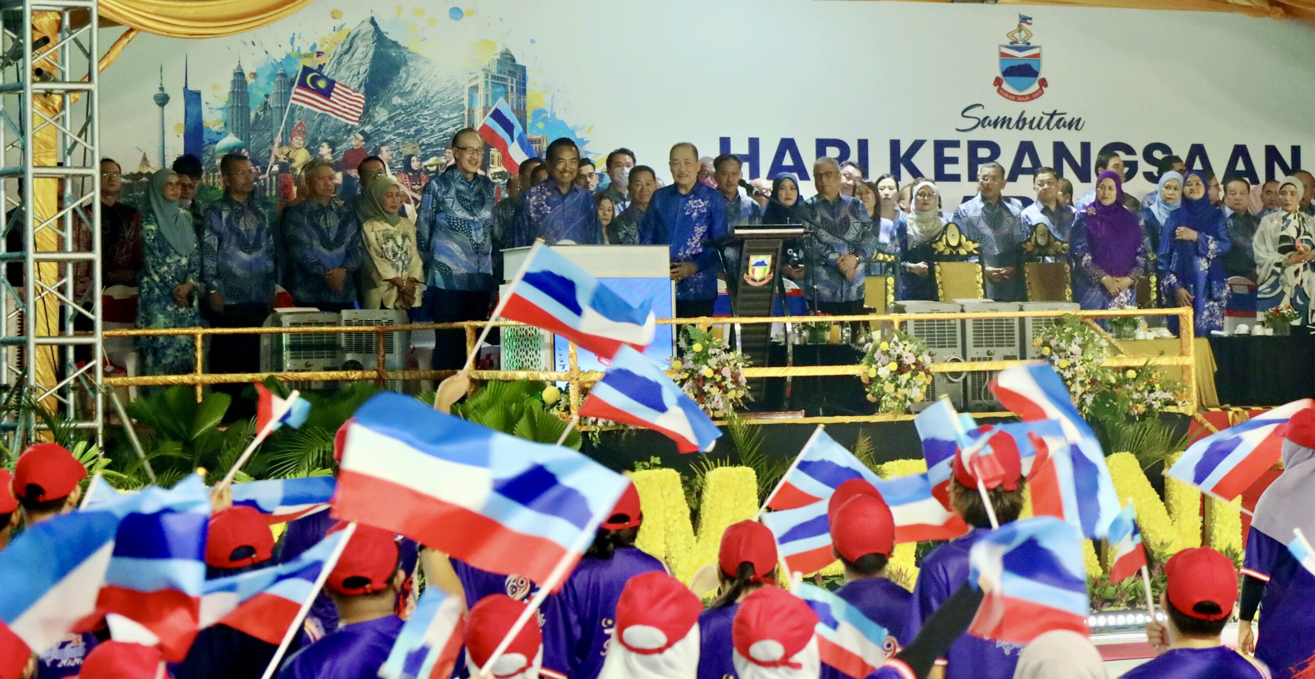 TYT dan KM sertai ribuan rakyat dalam sambutan Hari Sabah
