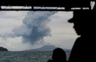 Anak Krakatau kembali meletus