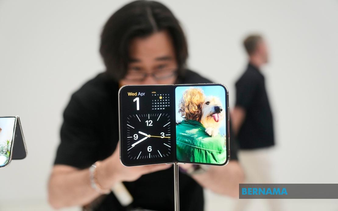 Apple perkenal iPhone Duo, telefon pintar boleh lipat pertamanya